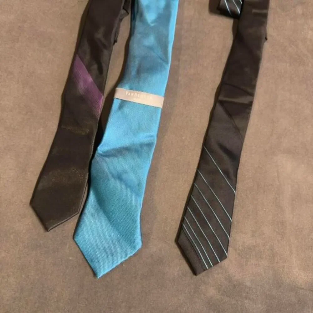 Set‎ of 3 ties in blue, purple, and black #accessories - Picture 3 of 4